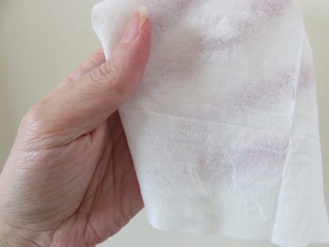 Klorane face wipes. Use this face wipe review to help you find the best eco-friendly, biodegradable cleansing face wipe for your skin #ecofriendly #beauty #biodegradable