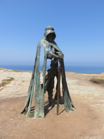 King Arthur sculpture. Guide to Visiting Tintagel Castle - The Legend of King Arthur