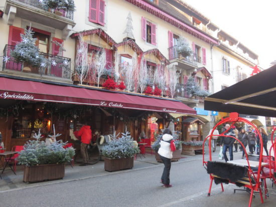 Chamonix town centre. What to See and Do in and Around Chamonix French Alps – Other Than Skiing #winterholiday #france
