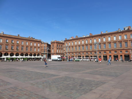 Place du Capitole. What to See and Do in Toulouse France #france #francetravel #toulouse