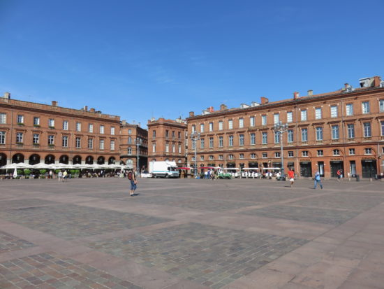 Place du Capitole. What to See and Do in Toulouse France #france #francetravel #toulouse