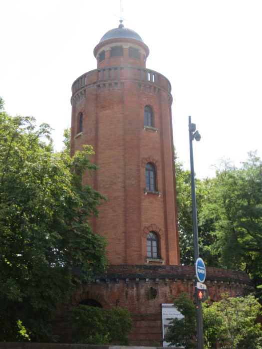 Le Château d'Eau, a 19th century water tower. What to see and do in Toulouse France #france #francetravel #toulouse