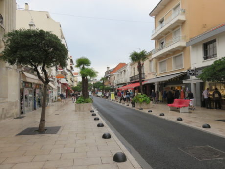 Shopping in Ville d’été, Arcachon. What to see and do in Arcachon France #france #francetravel #arcachon