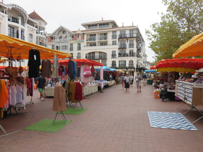 Arcachon outdoor market. What to see and do in Arcachon France #france #francetravel #arcachon