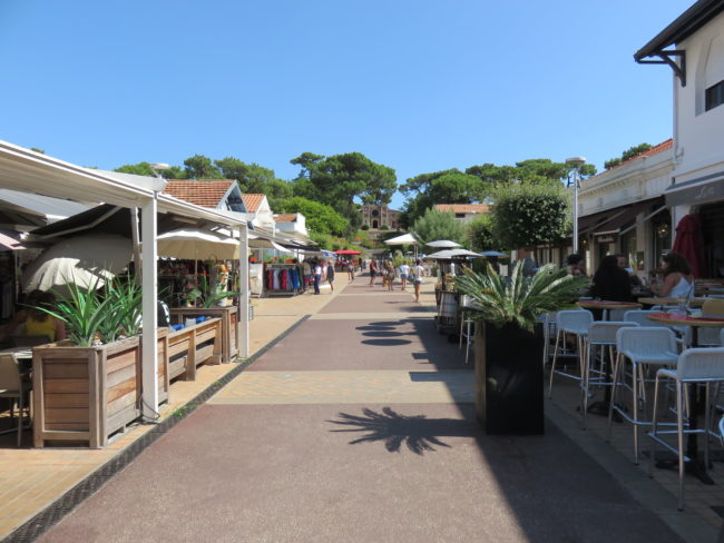 Shops at Le Moulleau. What to see and do in Arcachon France #france #francetravel #arcachon