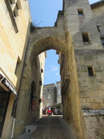 Cadene’s House and Gate. A Detailed Guide on How to Spend a Day in Saint-Émilion France #france #francetravel