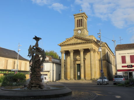 Church on Place de la Madeleine in Bergerac. Exploring the historic French town of Bergerac #france #francetravel