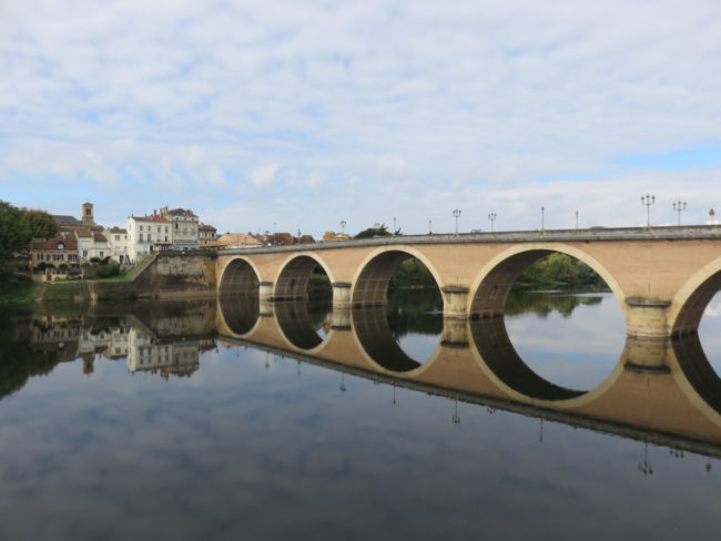 Bergerac bridge over the Dordogne river. Exploring the historic French town of Bergerac #france #francetravel