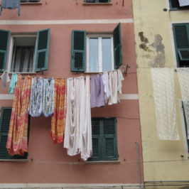 How to deal with laundry while on holiday #traveltips #laundry