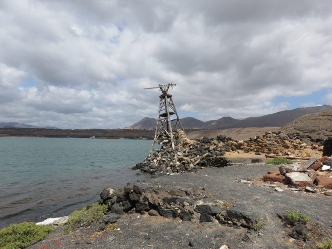 Salt pans of Salina De Janubio and Mirador Salinas de Janubio. Exploring the volcanic island of Lanzarote in the Canary Islands: 5 day itinerary #lanzarote #spain