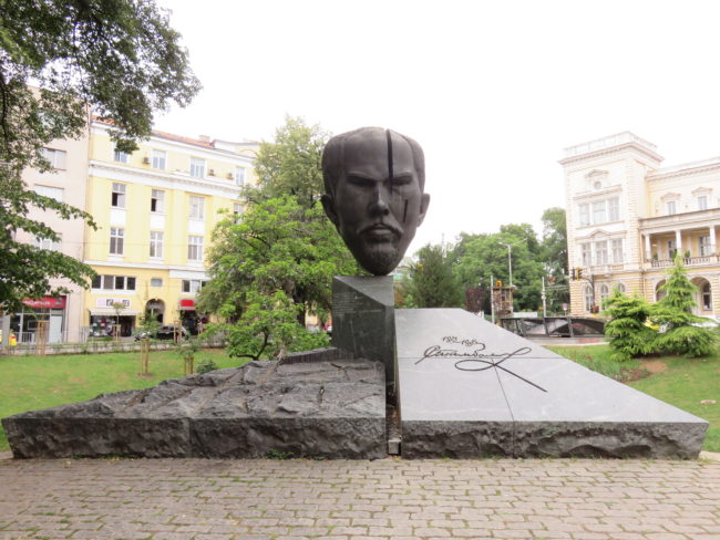 Stefan Stambolov monument in the Crystal Garden. An afternoon exploring Sofia #bulgaria