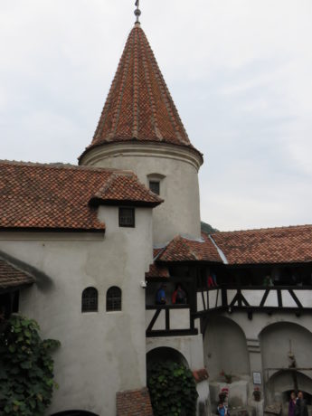 Bran Castle courtyard. Visiting Dracula's Bran Castle in Transylvania, Romania #romania