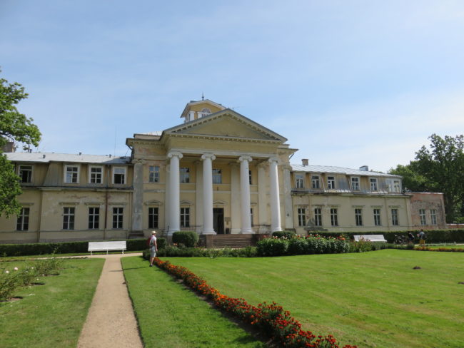 Krimulda Manor. What to see and do in Sigulda, Gauja Valley #Latvia