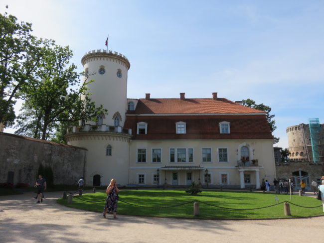 Cēsis Manor. How to spend a day in the historic town of Cēsis #Latvia