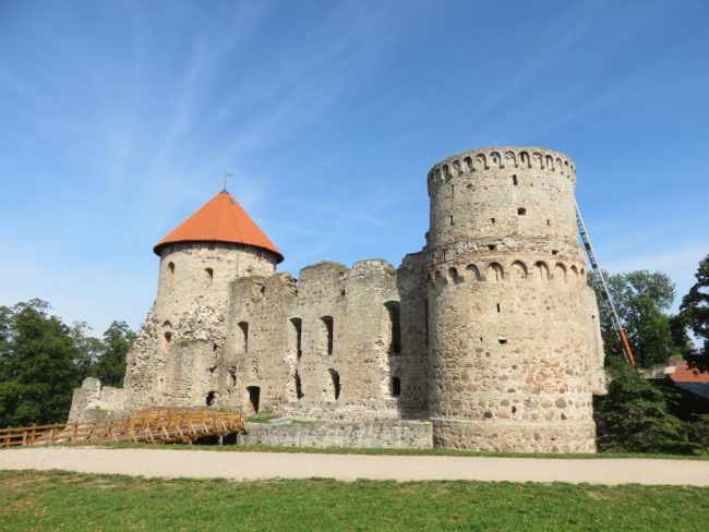Cēsis castle. How to spend a day in the historic town of Cēsis #Latvia