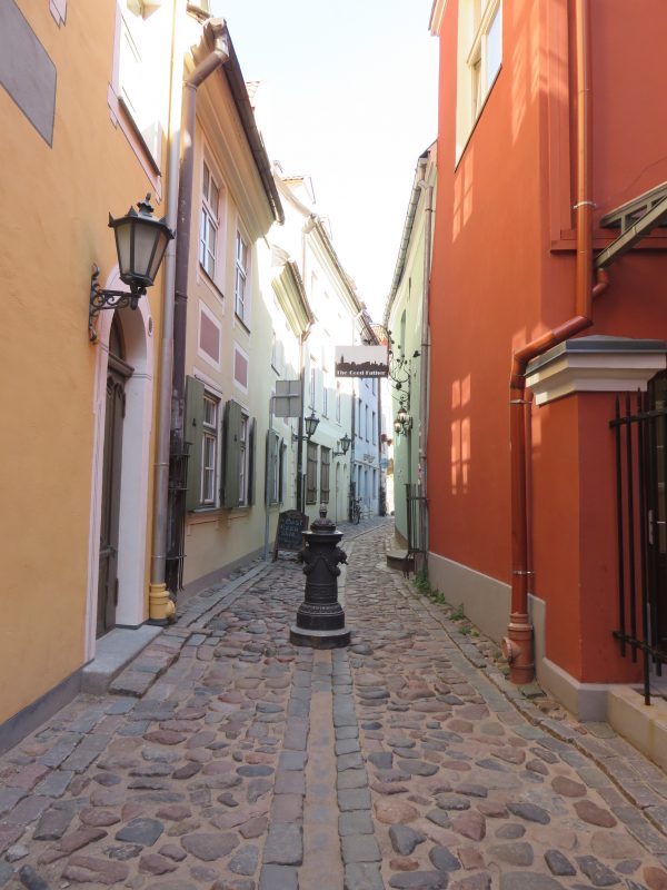 Rīga Old Town streets. What to see and do for two days in Latvia's Capital City of Rīga #riga #latvia